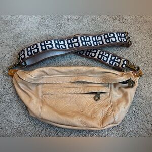 Parker Thatch Stylish Leather Crossbody Bag